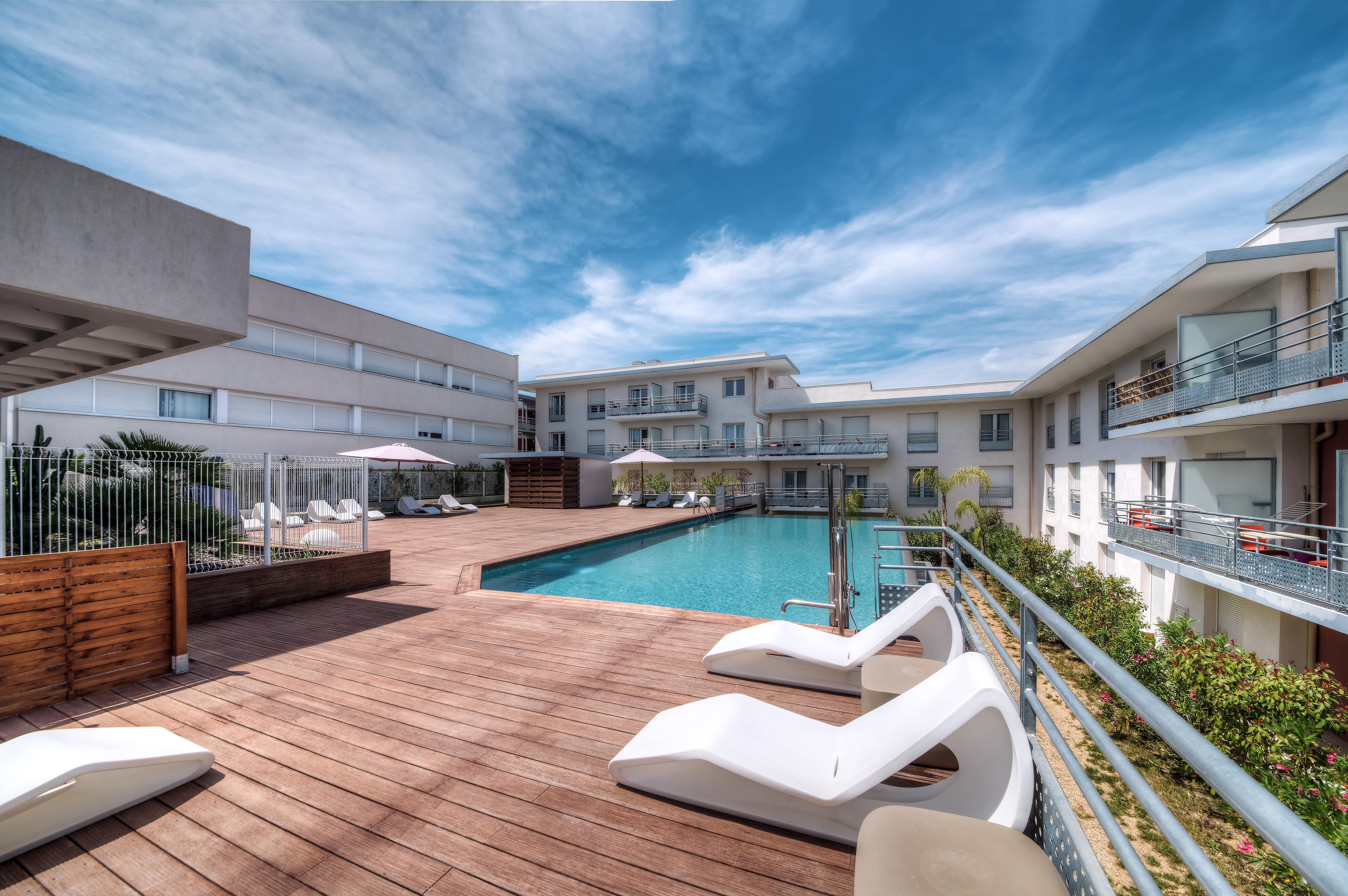 เซนิจูด โฮเทล แอนด์ เรซิเดนซ์ เลอ ไมส์เทรีย Hotel อองทีบส์ ภายนอก รูปภาพ