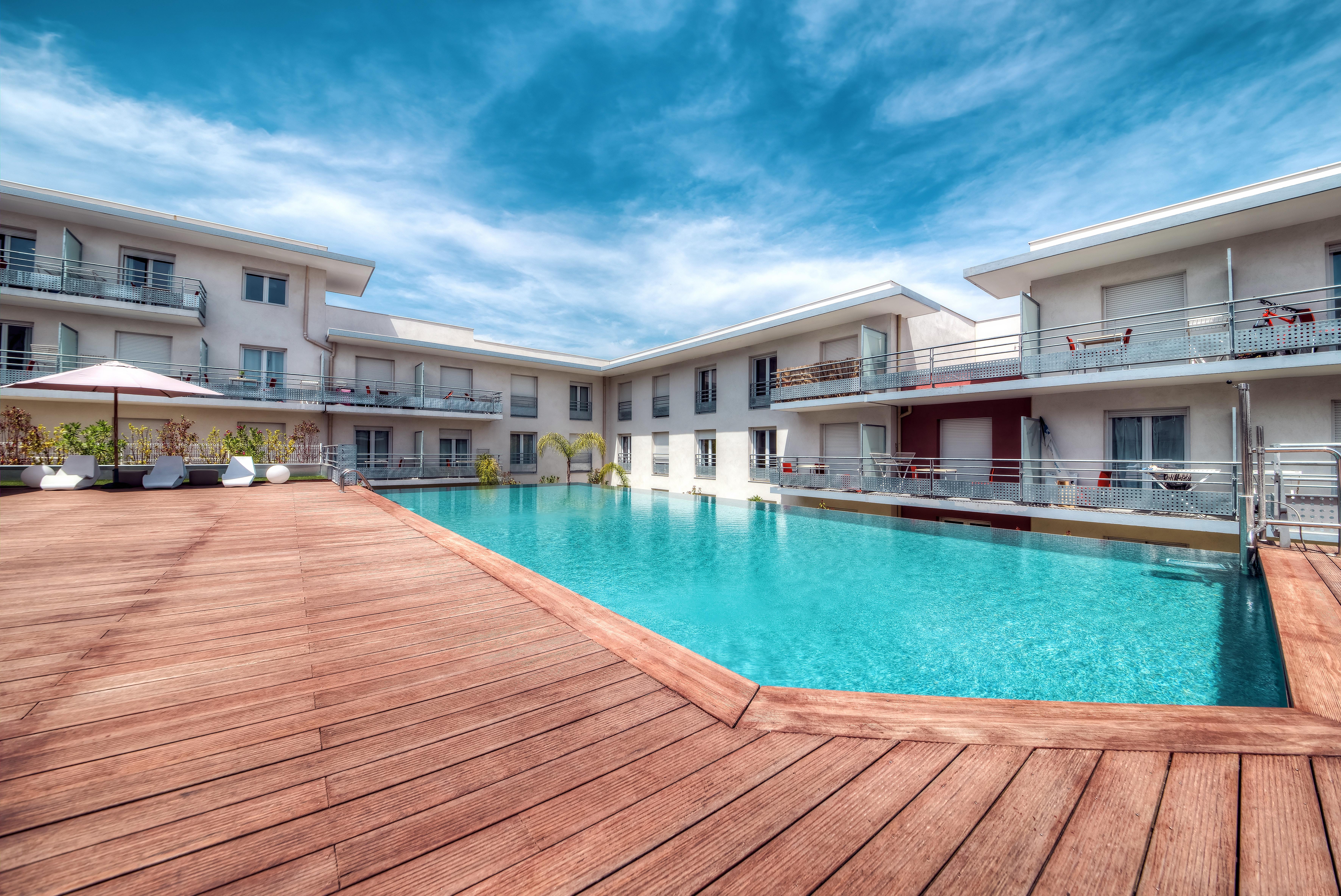 เซนิจูด โฮเทล แอนด์ เรซิเดนซ์ เลอ ไมส์เทรีย Hotel อองทีบส์ ภายนอก รูปภาพ