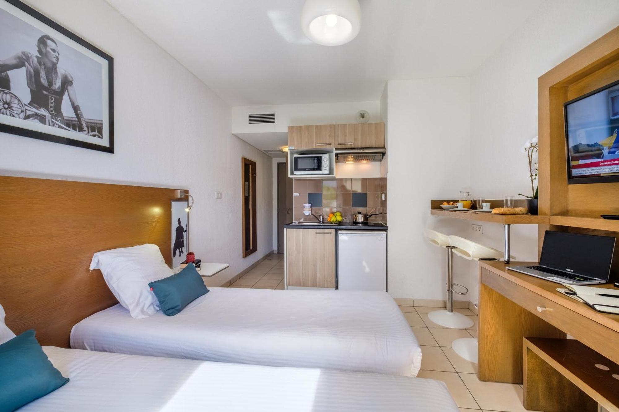 เซนิจูด โฮเทล แอนด์ เรซิเดนซ์ เลอ ไมส์เทรีย Hotel อองทีบส์ ภายนอก รูปภาพ
