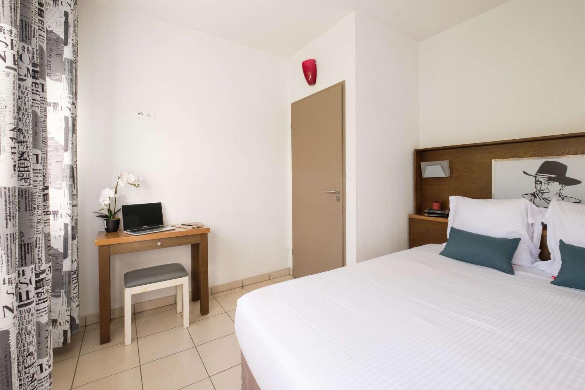 เซนิจูด โฮเทล แอนด์ เรซิเดนซ์ เลอ ไมส์เทรีย Hotel อองทีบส์ ภายนอก รูปภาพ